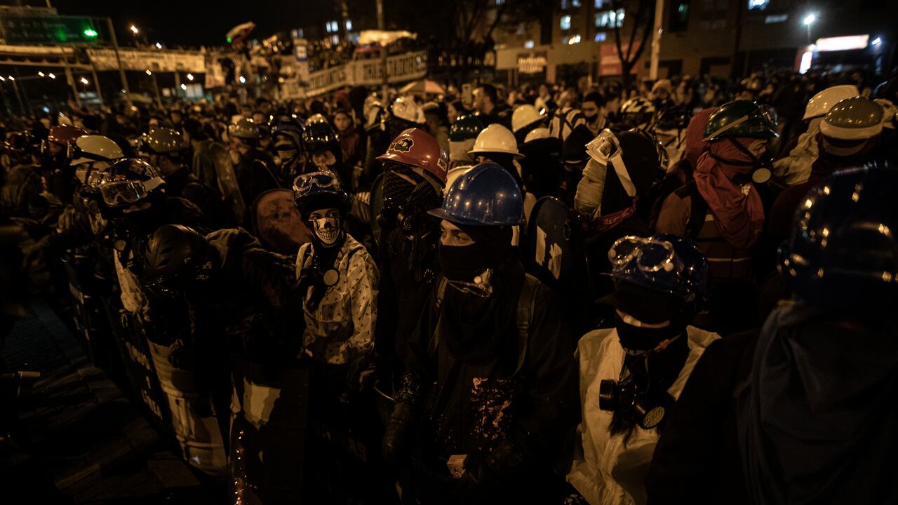 Portal Américas. Noche del día 24 de Paro Nacional en Colombia.
PORTAL RESISTENCIA
BOGOTÁ
PRIMERA LINEA ESMAD
FOTO: ESTEBAN VEGA LA-ROTTA
21 DE MAYO DE 2021
REVISTA SEMANA