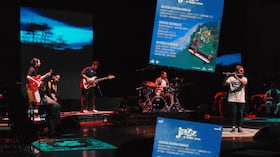 A lo largo de su historia, el jazz ha incorporado influencias, instrumentos y maneras de interpretar provenientes de diferentes territorios.