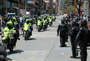 protestas de comerciantes de San Victorino en la avenida Caracas a la altura de la calle 13 en el centro de Bogotá trabajadores del sector decidieron salir a exigir el levantamiento de la cuarentena por localidades ordenada por la Alcaldía de Bogota
agosto 24 del 2020
Foto Guillermo Torres /Semana