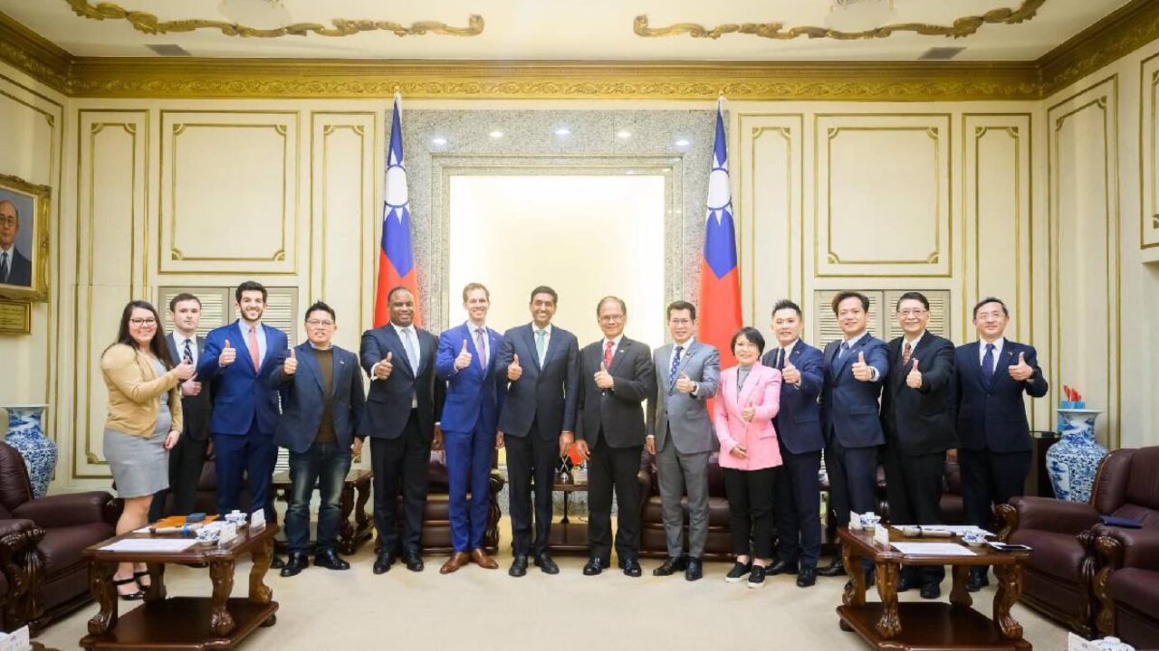 Los miembros de la Cámara de Representantes de los Estados Unidos visitaron el Palacio Legislativo de Taiwán, ¡Trabajemos juntos para mantener la paz en el estrecho de Taiwán y defender la democracia y la libertad! dice Yu Shyi-kun, Presidente del Yuan Legislativo de la República de China.