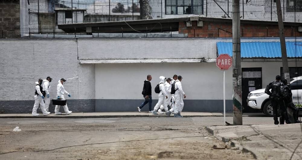 Durante este suceso, uno de los internos fue herido con arma cortopunzante, en hechos que son materia de investigación, y por lo que debió ser trasladado en una patrulla al Hospital del Sur para recibir atención médica.