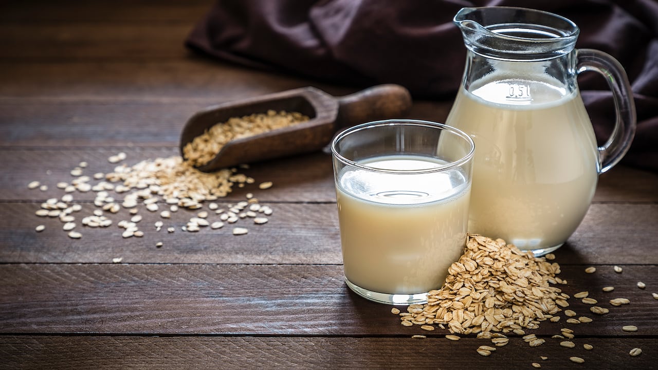 La avena es un cereal que brinda varias vitaminas y minerales al cuerpo y es una opción económica.