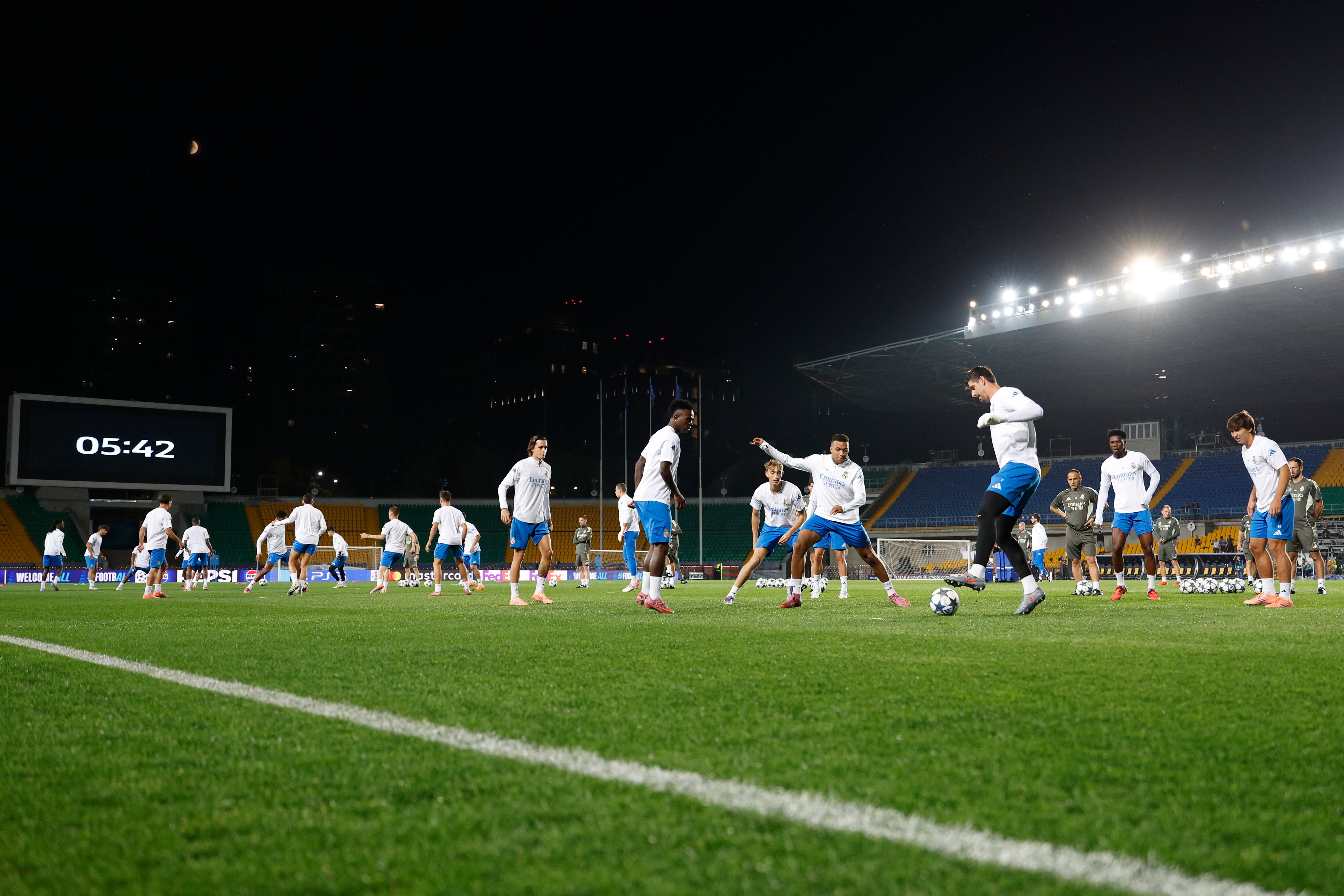 Real Madrid entrenando en Azerbaiyán.