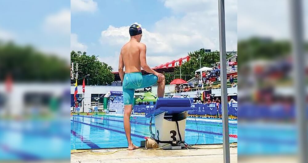    Juan José Zafra alterna el colegio con los entrenamientos de natación para representar al Valle y llegar a la selección Colombia. Este fin de semana disputaba un torneo local en Cali.