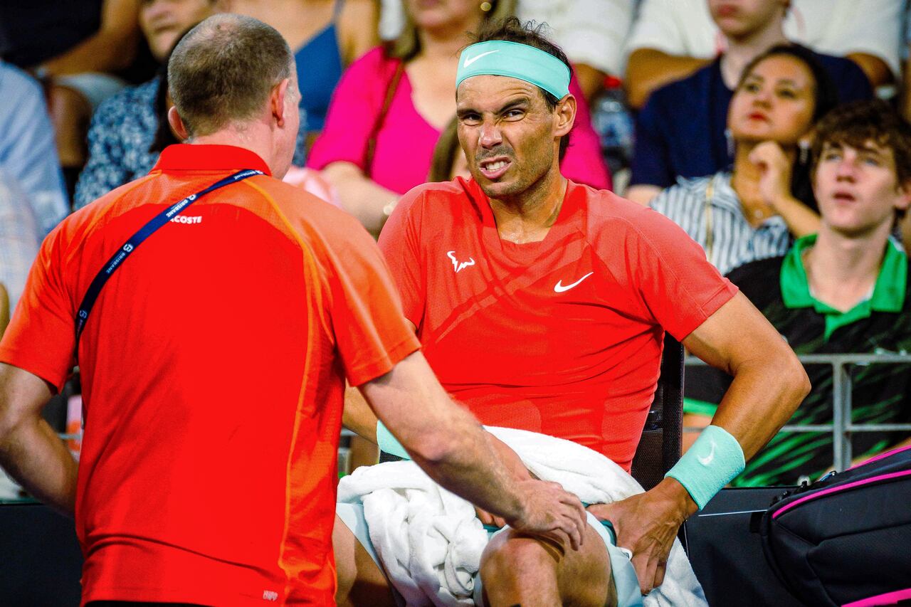 Spain's Rafael Nadal receives medical treatment for his hip during the third set of play against Australia's Jordan Thompson at their men's singles match during the Brisbane International tennis tournament in Brisbane on January 5, 2024. (Photo by Patrick HAMILTON / AFP) / --IMAGE RESTRICTED TO EDITORIAL USE - STRICTLY NO COMMERCIAL USE--