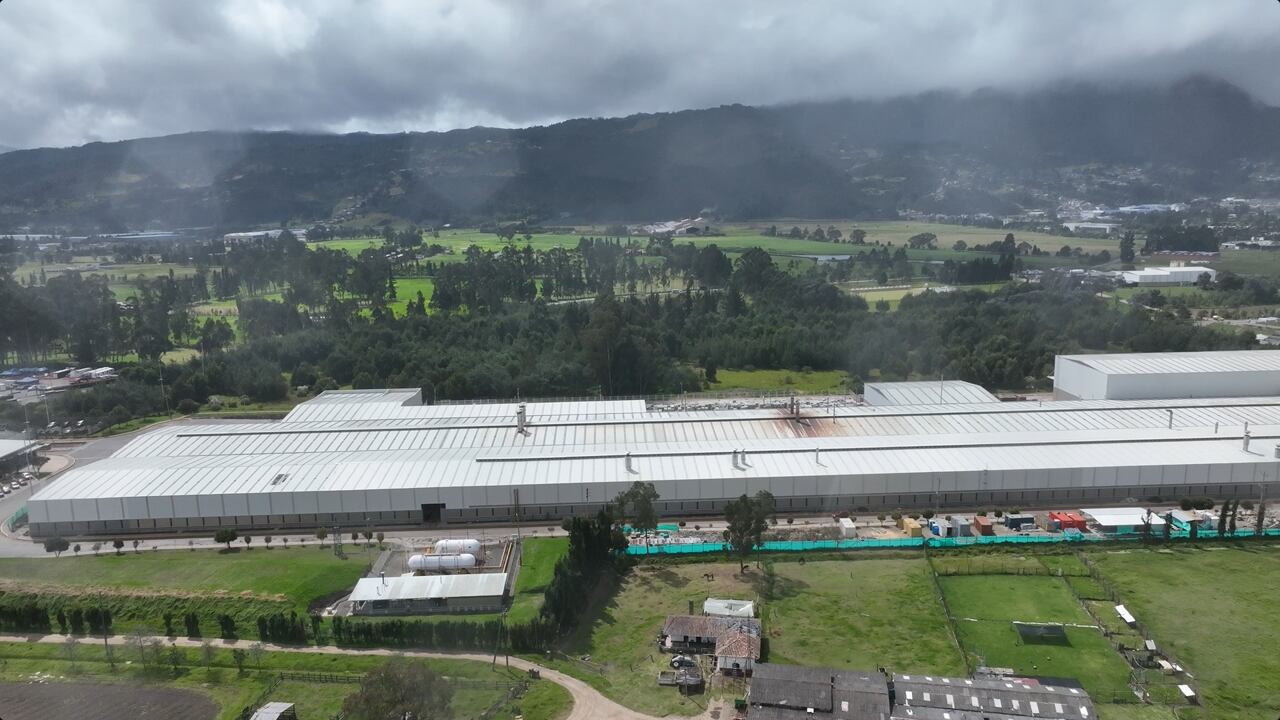 El horno, con capacidad de alrededor de 450 metros cuadrados, producirá formatos de gran tamaño que antes se importaban.