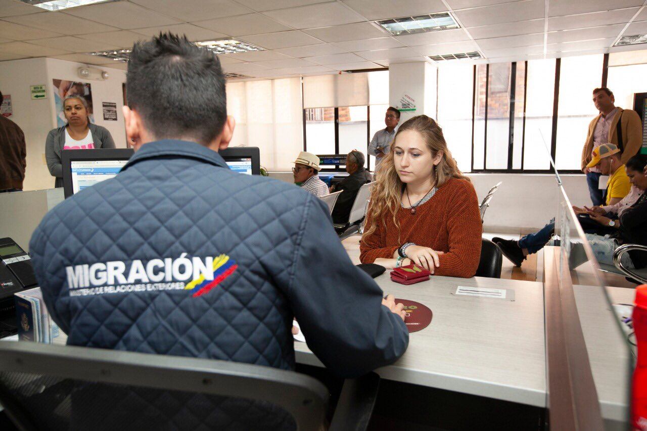 Han dispuesto medidas como el agendamiento de una cita previa y el diligenciamiento de una declaración de salud en la página web de la entidad migratoria, así como en la aplicación Coronapp