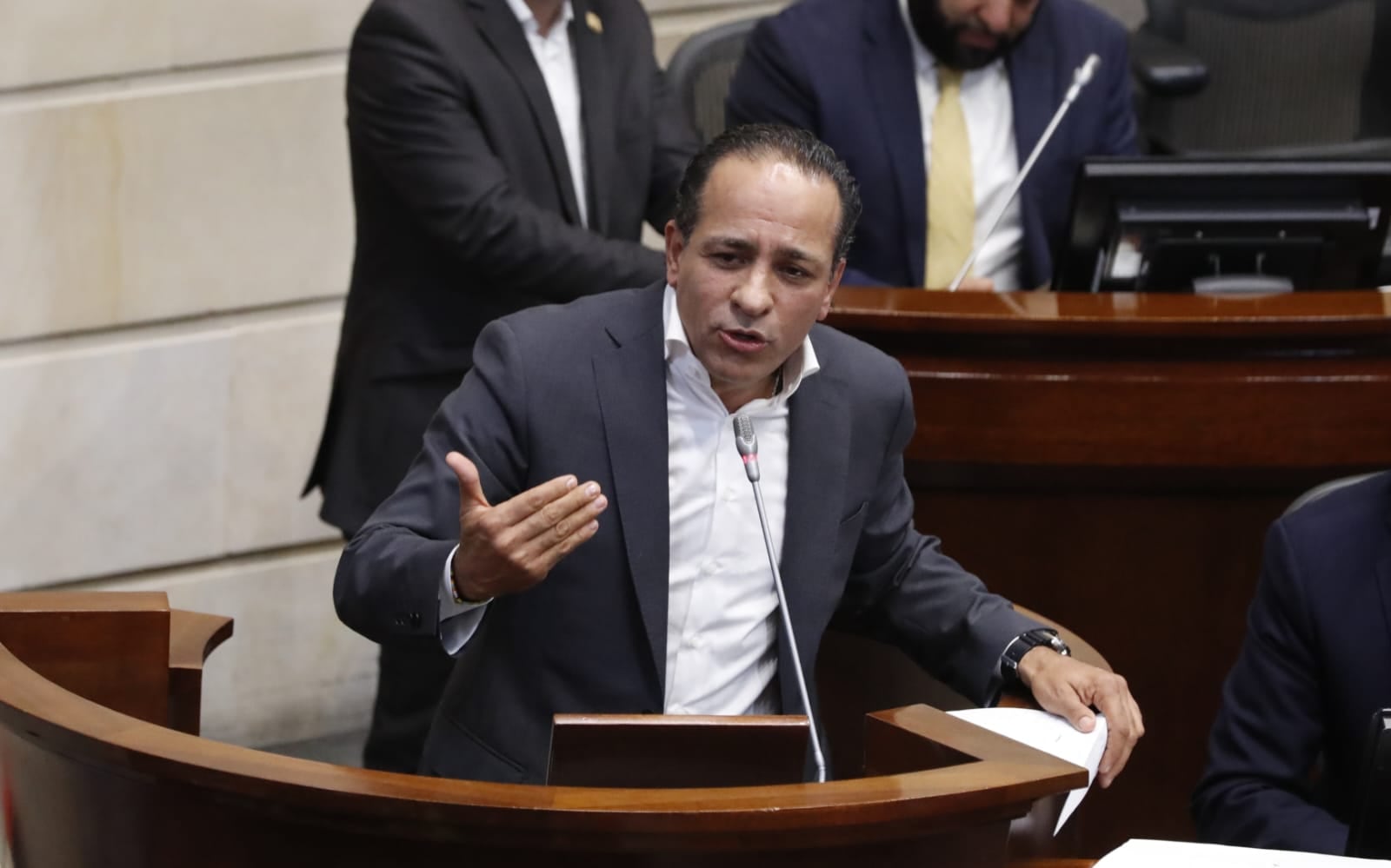 Alexander López, nuevo presidente del Senado