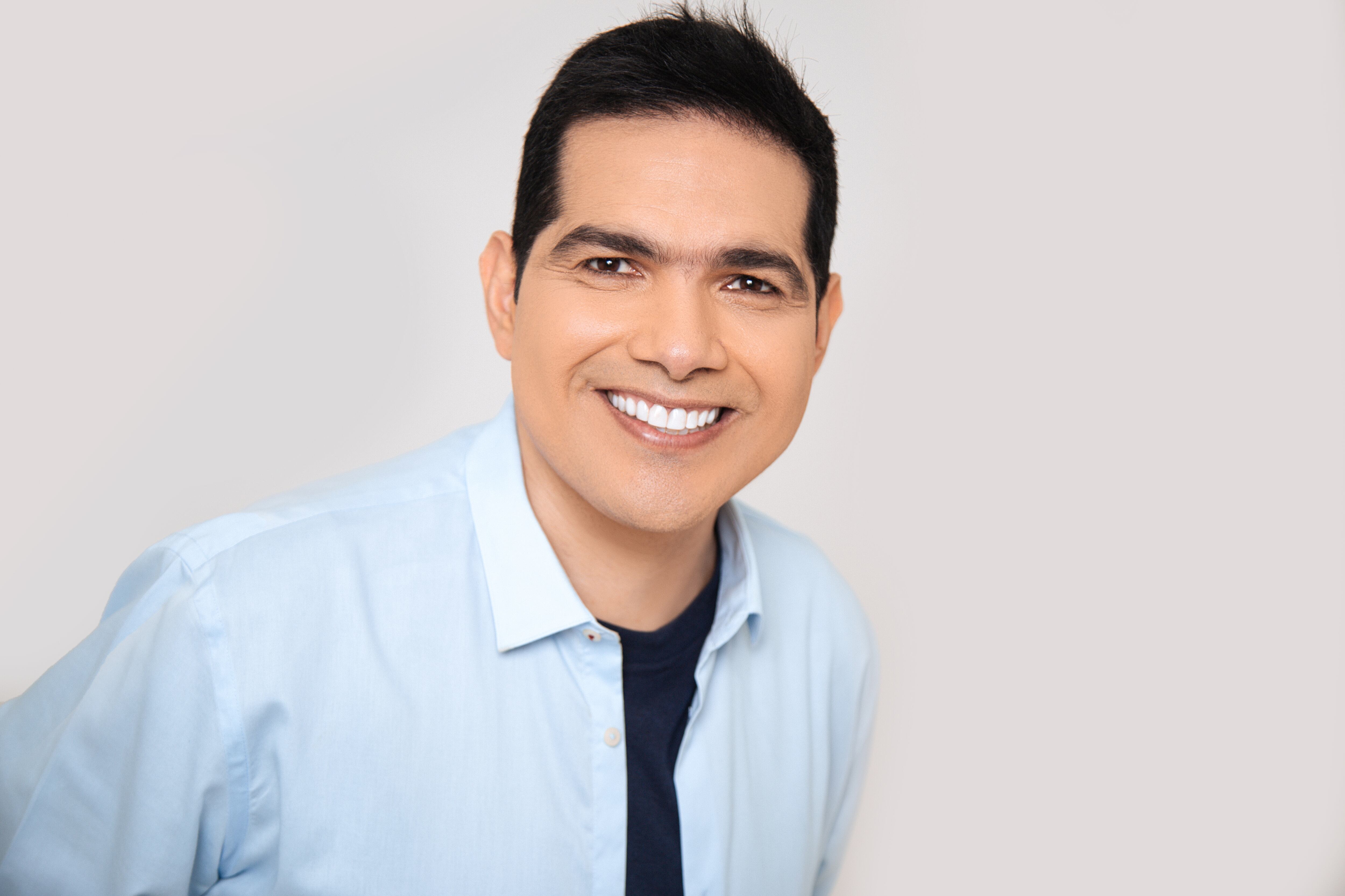 "Que el maestro tuviera más de cincuenta años de trayectoria y conservara la misma pasión, es de admirar", declara el cantante.