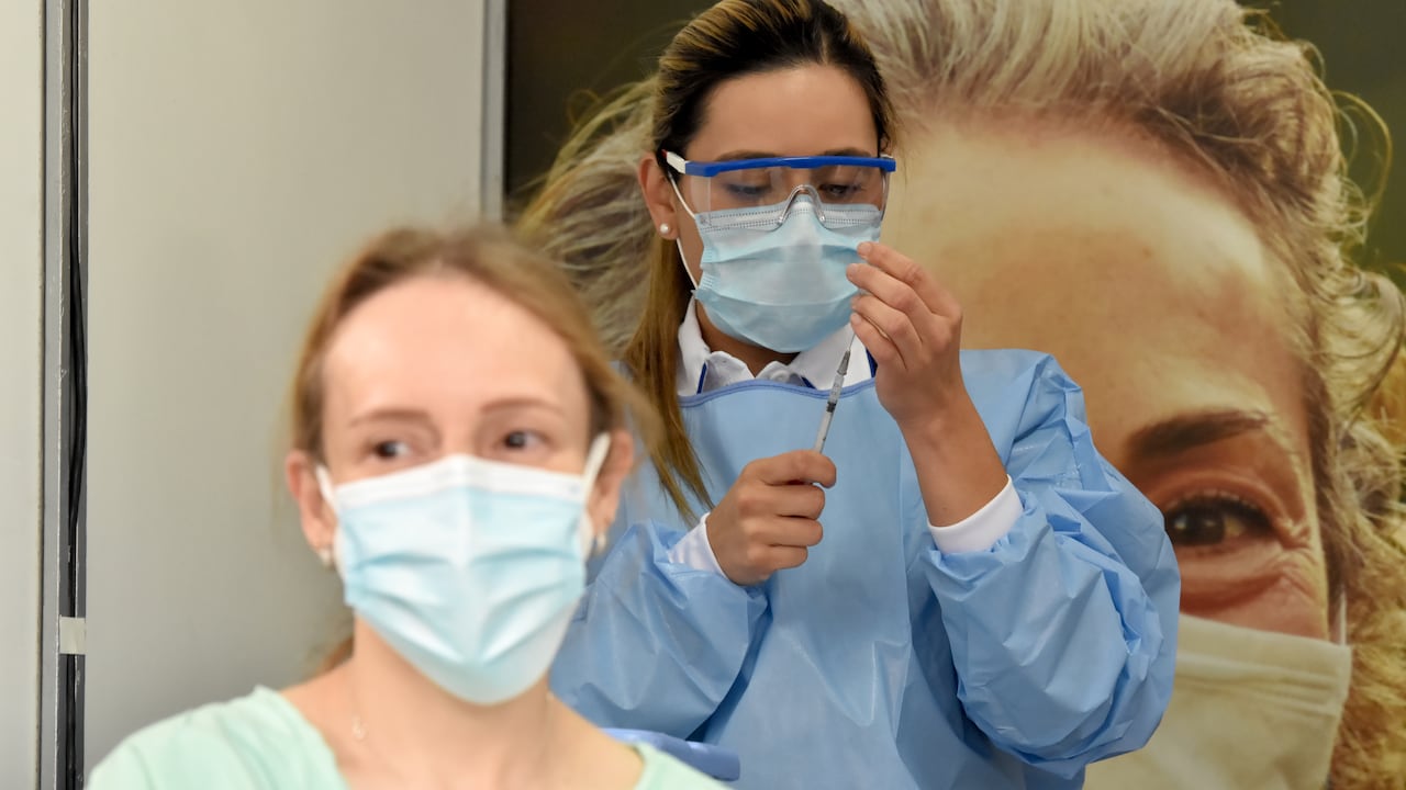 Con el avance del Plan Nacional de Vacunación se espera llegar al punto en que se pueda tratar a la covid-19 como una enfermedad endémica, como han dicho los expertos.