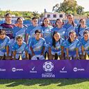 En su debut, Mara Gómez, primera futbolista transgénero en competir profesionalmente, recibió un homenaje de sus rivales.
