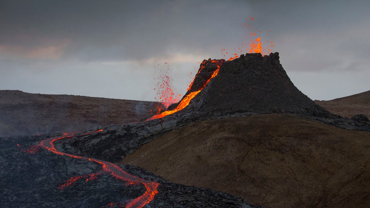 Ordenan evacuar la isla de San Vicente por una inminente erupción volcánicaFoto: AP / Marco Di Marco.