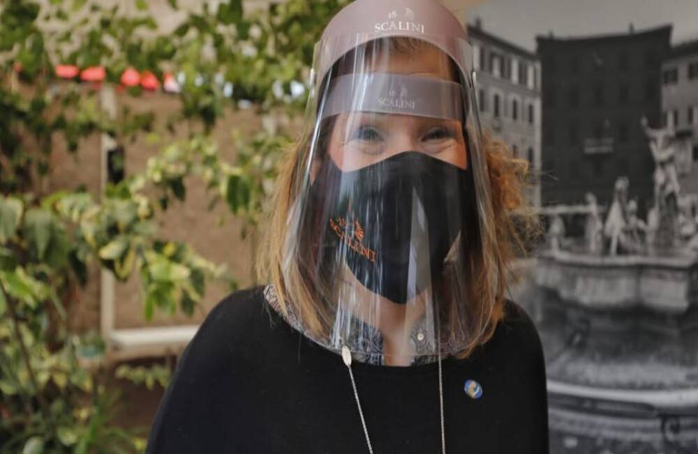 "Yo no me puedo reinventar, esto es lo que sé hacer, lo que amo hacer" dice Giuliana Zito, de 18 Scalini. El restaurante que montó con su marido hace cinco años sobrevivió de domicilios y la venta de productos congelados durante estos meses. "Abrir de nuevo es como un sueño hecho realidad" dice.