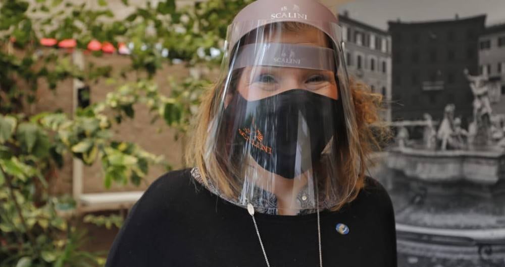 "Yo no me puedo reinventar, esto es lo que sé hacer, lo que amo hacer" dice Giuliana Zito, de 18 Scalini. El restaurante que montó con su marido hace cinco años sobrevivió de domicilios y la venta de productos congelados durante estos meses. "Abrir de nuevo es como un sueño hecho realidad" dice.