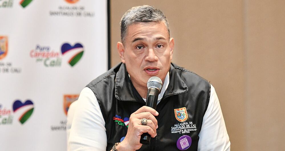  Carlos Soler contrató a un militar condenado e inhabilitado y luego se defendió acusando una campaña de desprestigio. 