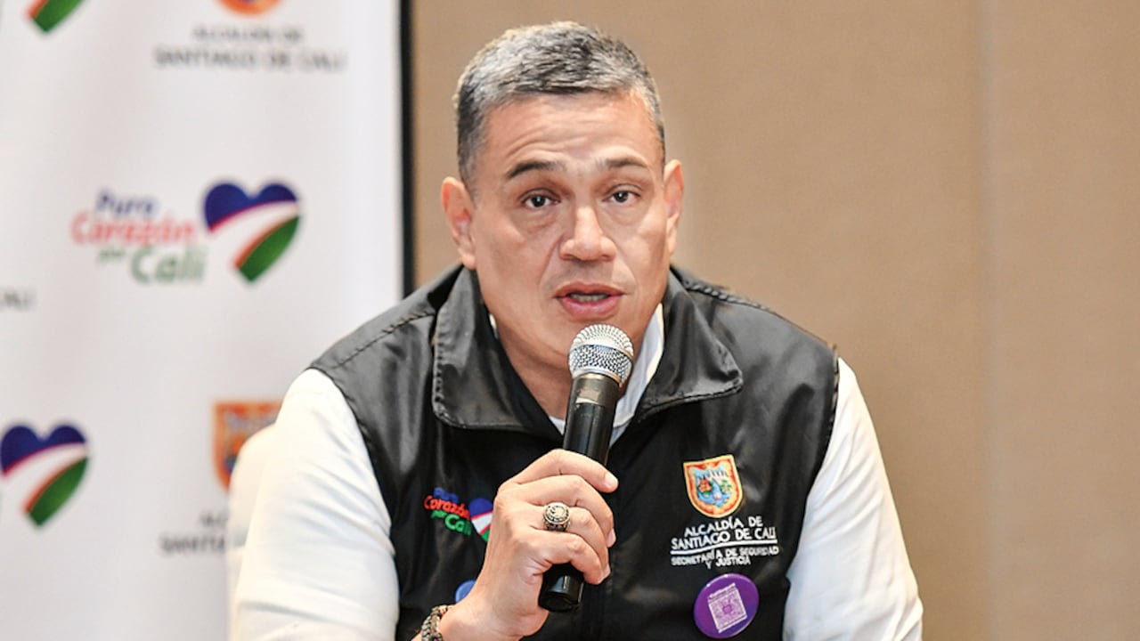 Carlos Soler contrató a un militar condenado e inhabilitado y luego se defendió acusando una campaña de desprestigio.