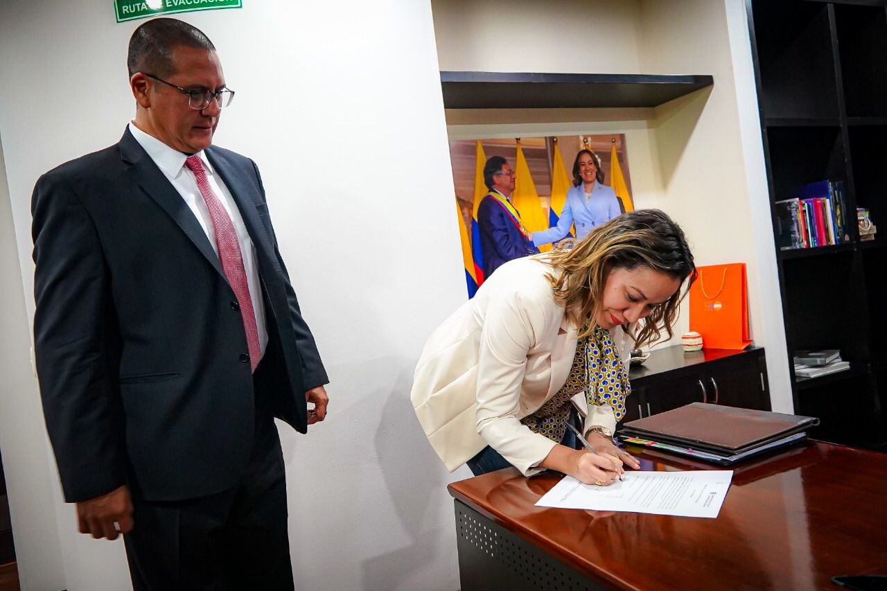 Ministra de Salud y Protección, Carolina Corcho en la posesión del nuevo director del Instituto Nacional de Salud, Giovanny Rubiano García.
