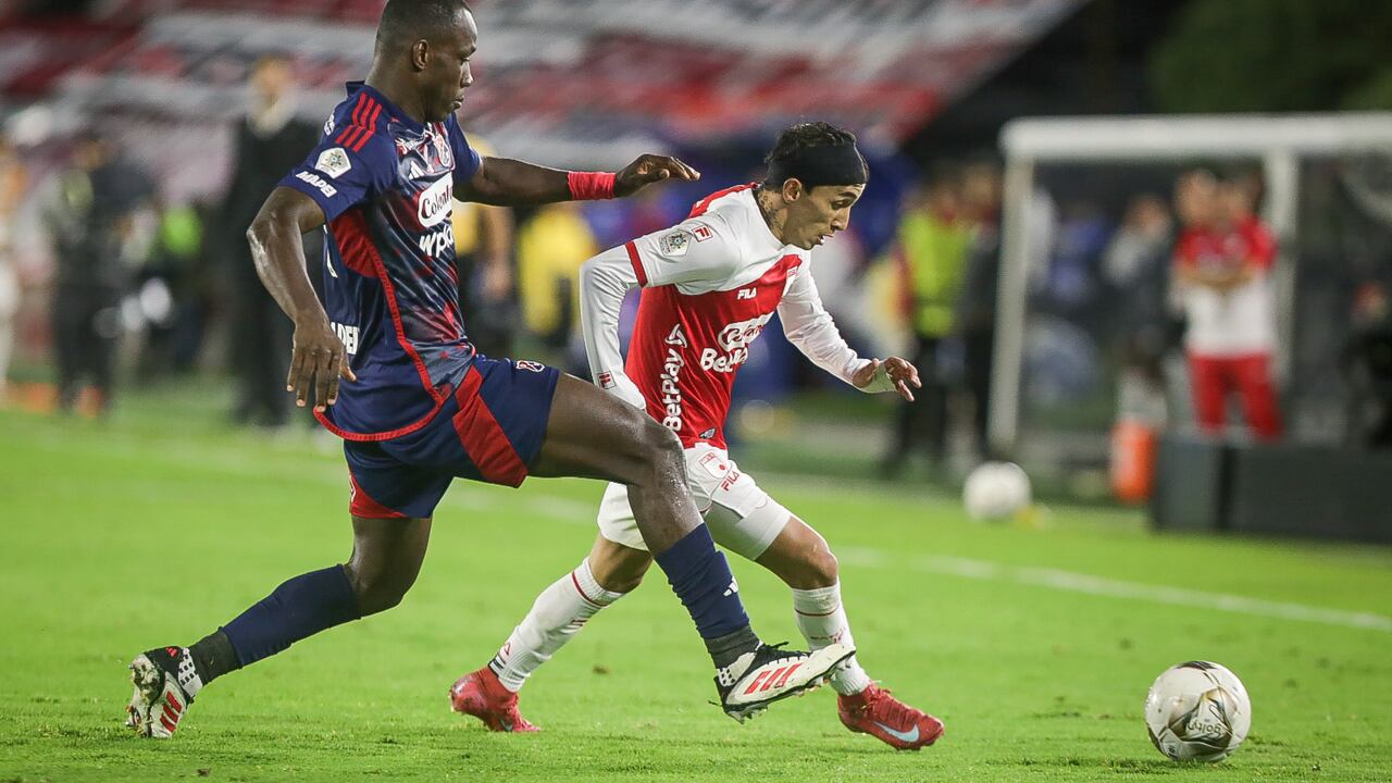 Bogotá. Junio 24 de 2025. Independiente Santa Fe enfrenta a Independiente Medellín, por encuentro válido de la Liga BetPlay I 2025 de final de ida, en el Estadio Nemesio Camacho El Campín. (Colprensa - Cristian Bayona).