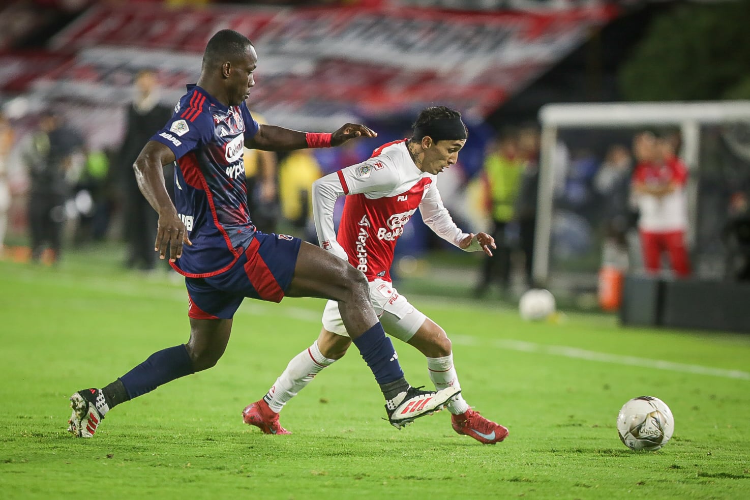 Bogotá. Junio 24 de 2025. Independiente Santa Fe enfrenta a Independiente Medellín, por encuentro válido de la Liga BetPlay I 2025 de final de ida, en el Estadio Nemesio Camacho El Campín. (Colprensa - Cristian Bayona).