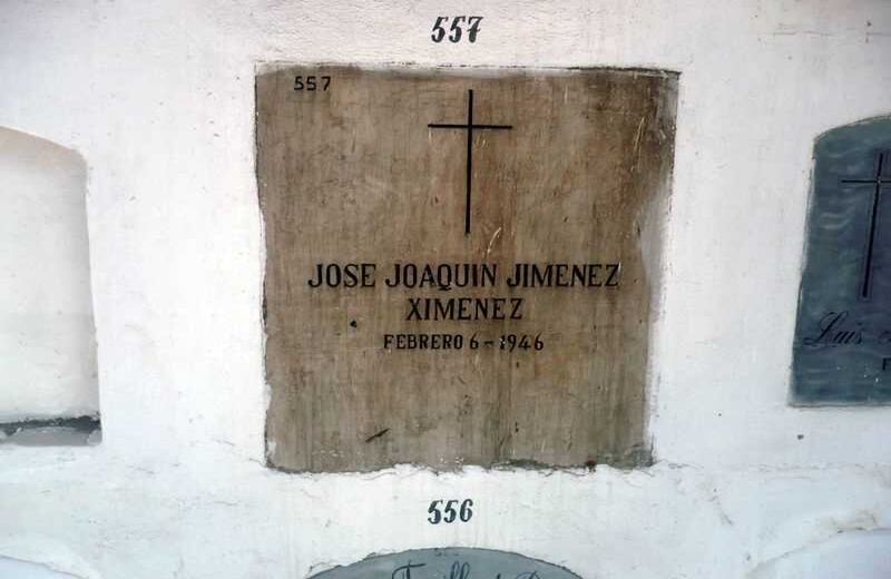 La fosa donde se halla el cuerpo de Ximénez, quien falleció el 6 de febrero de 1946 por una pulmonía contraída en ejercicio de su profesión, cuando cubría el caso de un taxi que se había despeñado por el Salto de Tequendama.