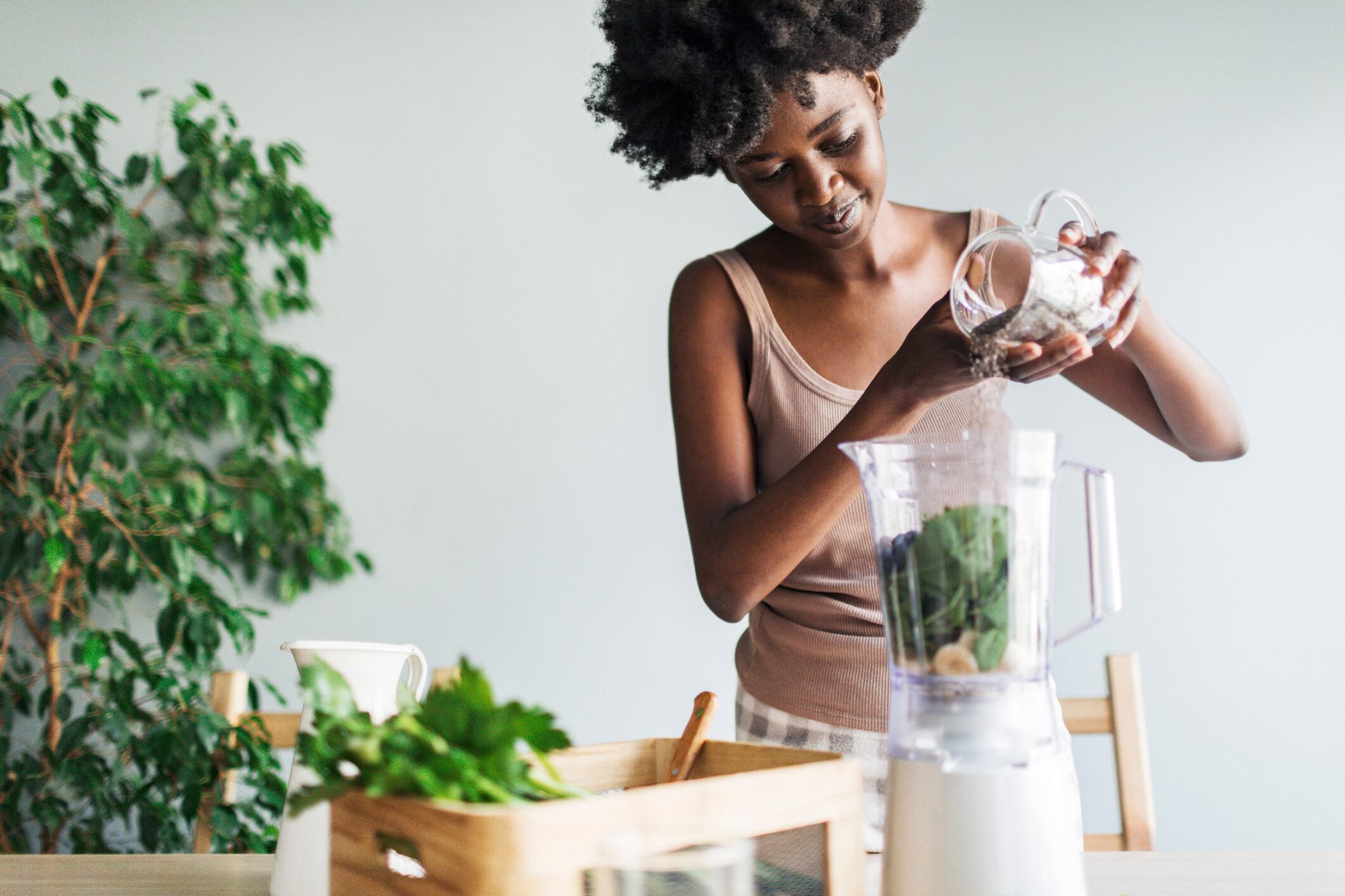 Cuando la licuadora no esté en uso, el usuario debe almacenarla en un lugar seguro y fuera del alcance de los niños para prevenir accidentes.