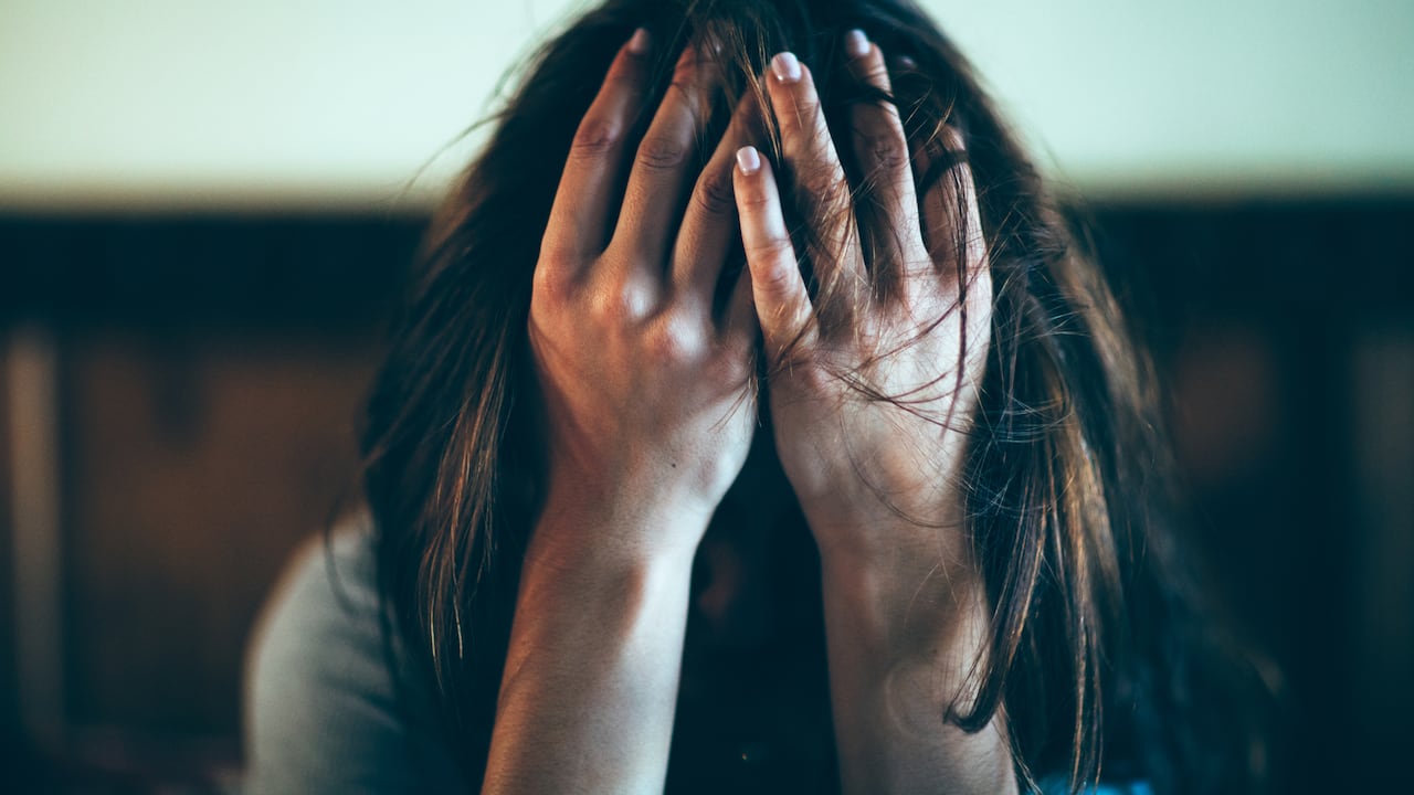 La oración puede ayudar a despejar los pensamientos que causan desesperación en las personas.