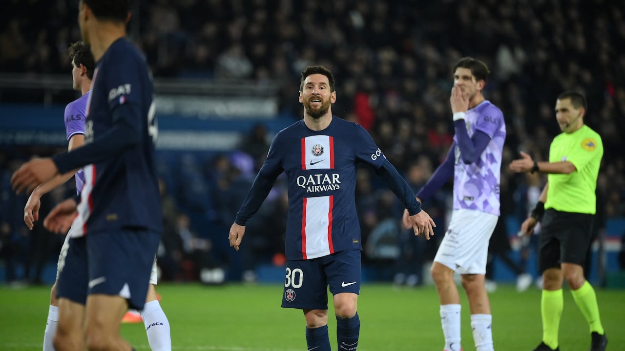 Lionel Messi estuvo en solitario en la delantera de PSG tras las lesiones de Neymar y Mbappé.