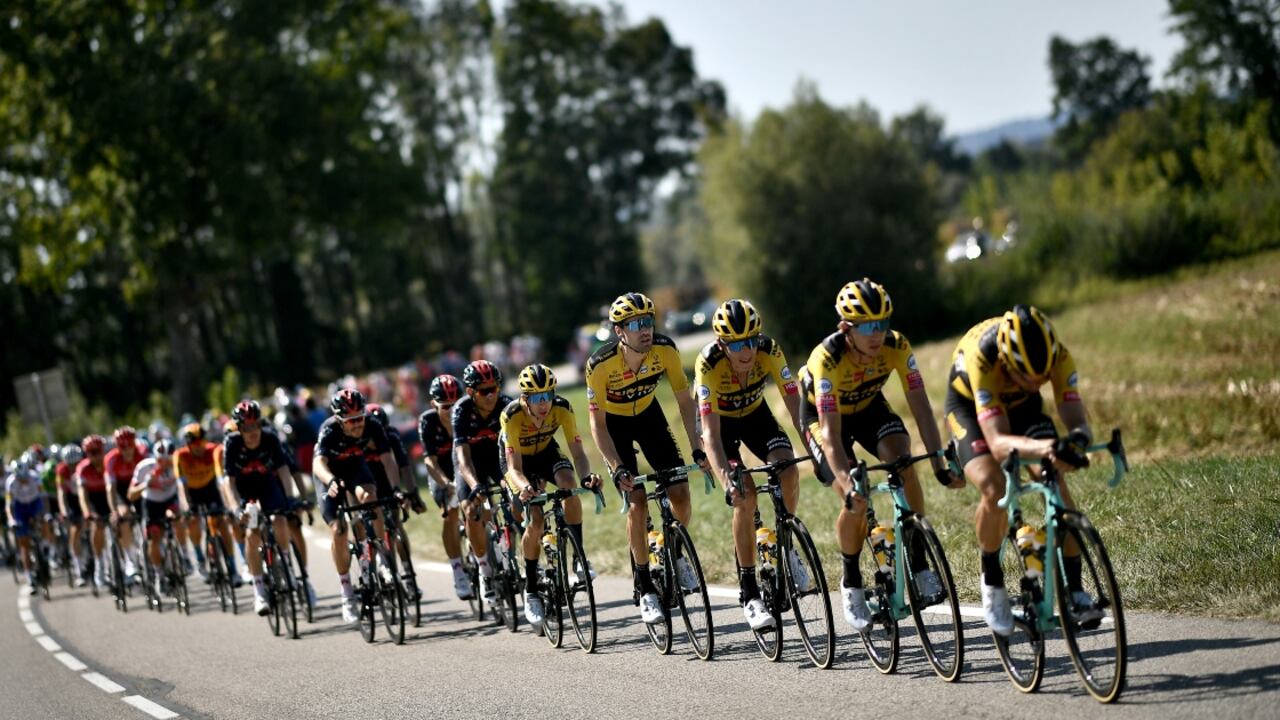 Ciclistas en el Tour de Francia 2020, etapa 15.