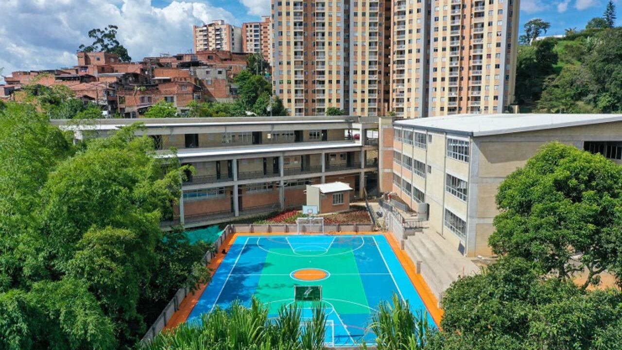 Gobierno Nacional, Alcaldía de Envigado y el Área metropolitana del Valle de Aburrá entregan la nueva Institución Educativa Alejandro Vélez Barrientos, sede Alto de las Flores, de Envigado.