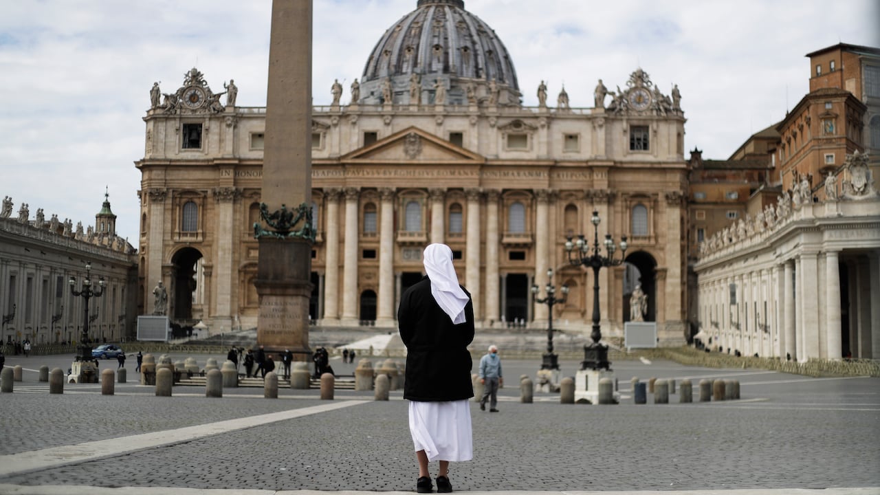Por orden del papa Francisco, cardenales y funcionarios del Vaticano no podrán aceptar regalos de más de 40 euros