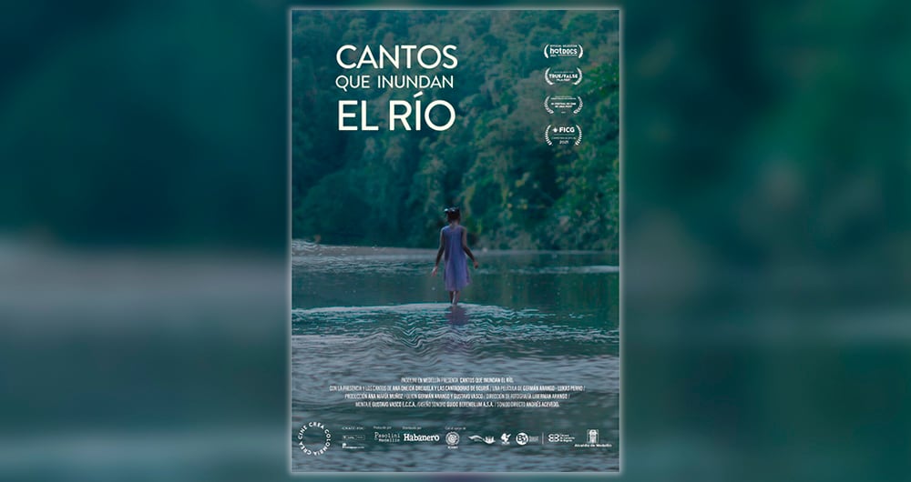 El canto llega donde espiritualmente debía estar, del lado de las víctimas y de sus almas.