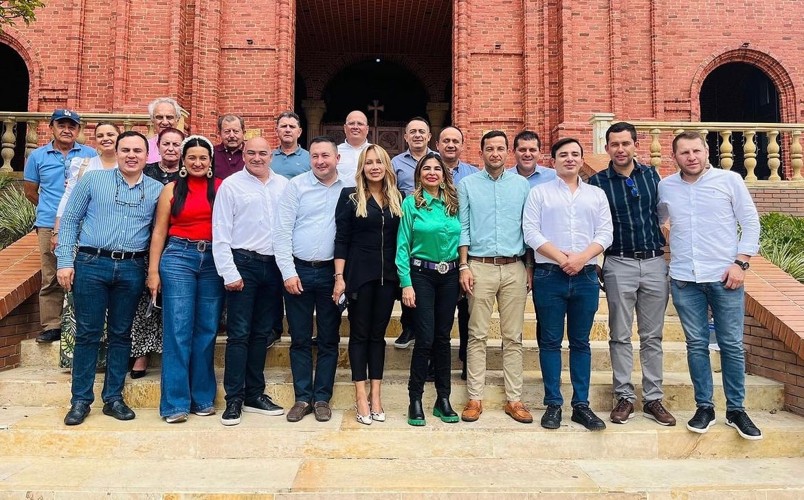 Foto tomada de la cuenta de Instagram de Gionni Leal, allí aparece Sandra Ortiz consejera Presidencial para las Regiones y Luz Dana Leal