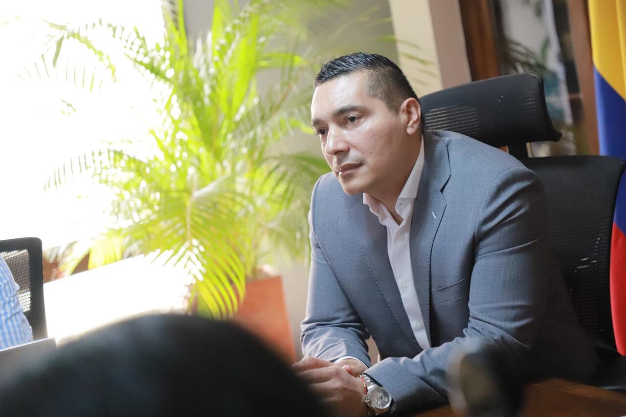 Octavio Guzmán, gobernador del Cauca, pidió al gobierno Petro ayuda para lograr la liberación de los funcionarios secuestrados por las disidencias.