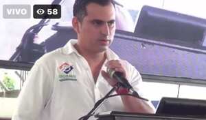 Se trata de Daniel Ricardo Peñuela, gerente de la Empresa de Servicios Públicos del Guamo, ESPAG, quien al parecer subió a la tarima en estado de embriaguez