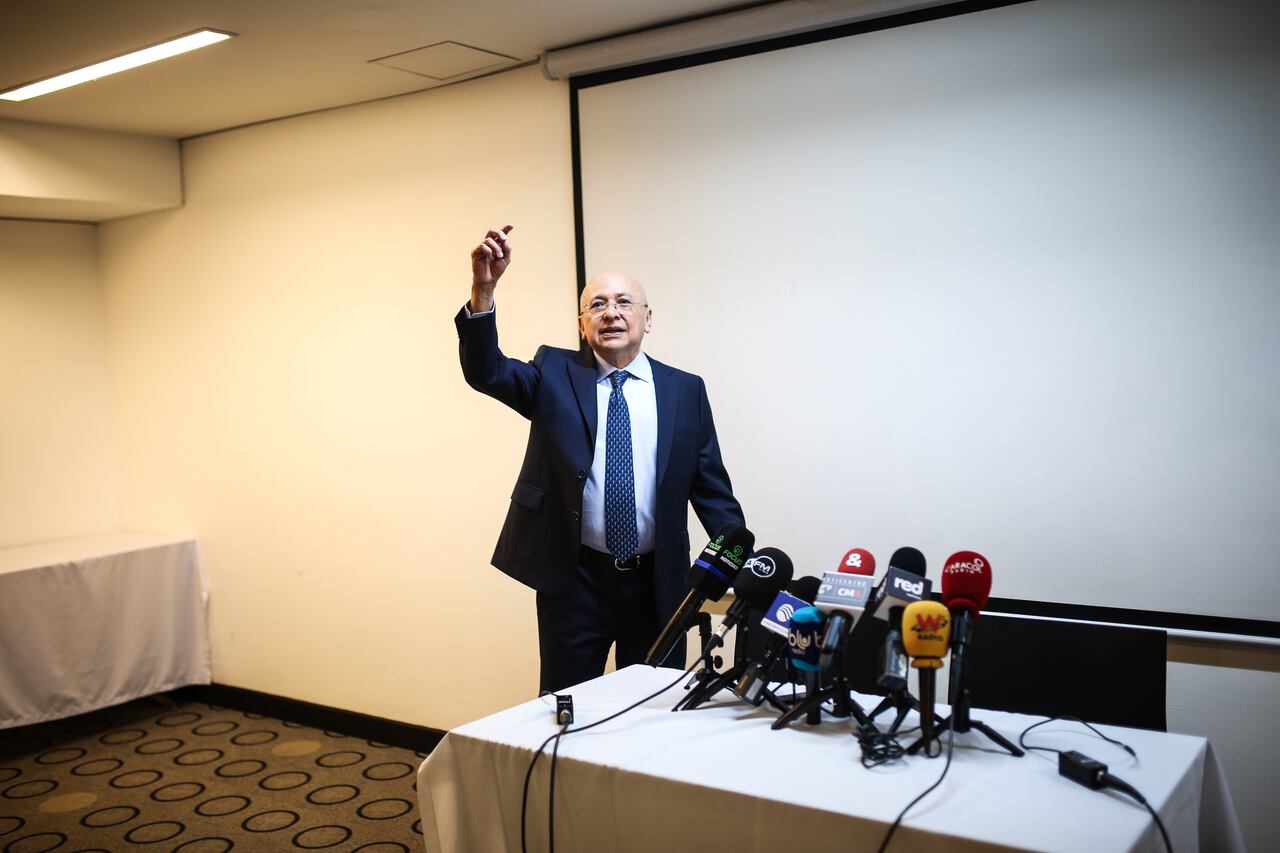 rueda de prensa de Eduardo Montealegre