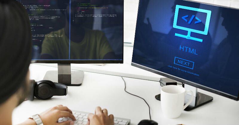 Esta iniciativa se desarrolla en el marco de la Misión TIC 2022, un programa del Gobierno que busca  formar a 100.000 jóvenes y adultos colombianos en programación.