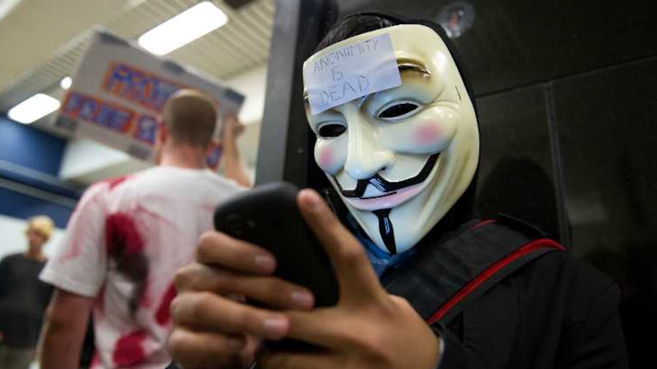 El robo de una cuenta en Skype puede llegar a US$25, conocer los datos de acceso a una cuenta a Facebook US$200, robar un personaje virtual de un juego por interent US$150.