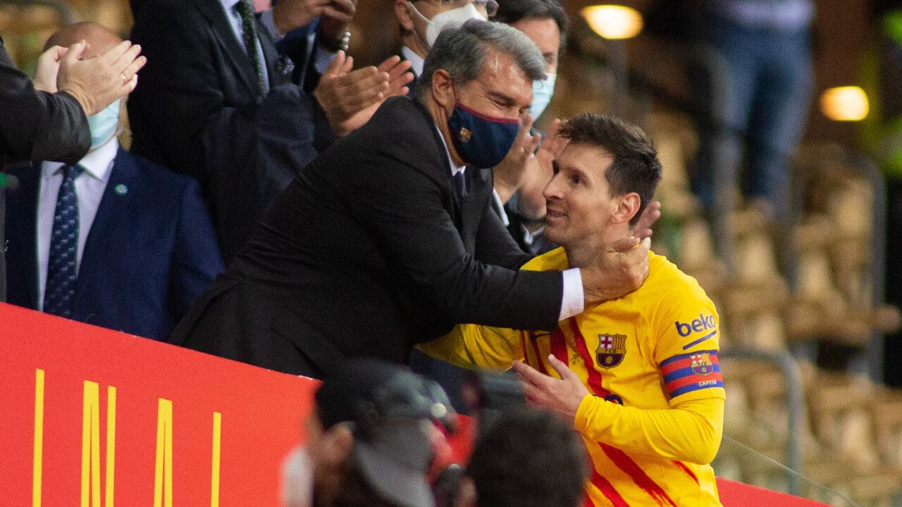 Lionel Messi tendría el deseo de poder terminar su exitosa carrera deportiva en el Barcelona.