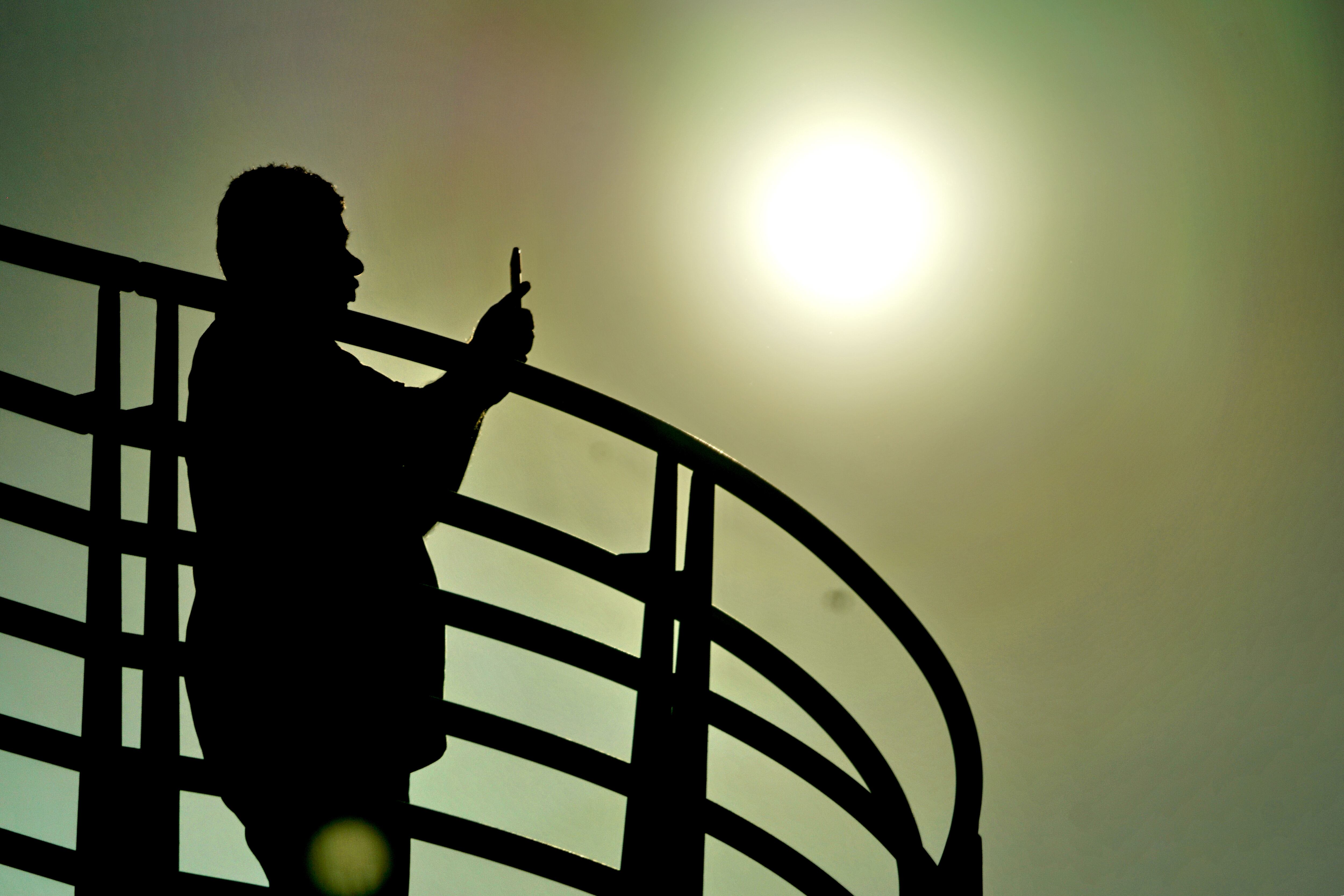 La actual ola de calor que afecta varios departamentos de Colombia es consecuencia del fenómeno del Niño, y se prevé que impactará al país durante los próximos meses de este año