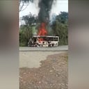 Vehículo incinerado en el marco del paro armado del Clan del Golfo en Antioquia.