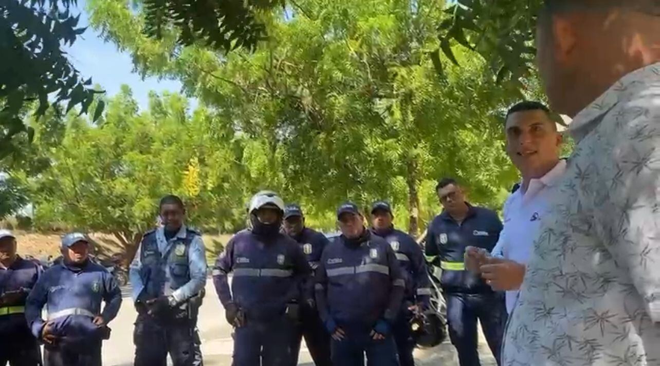 El regaño a los agentes del Tránsito de Soledad.