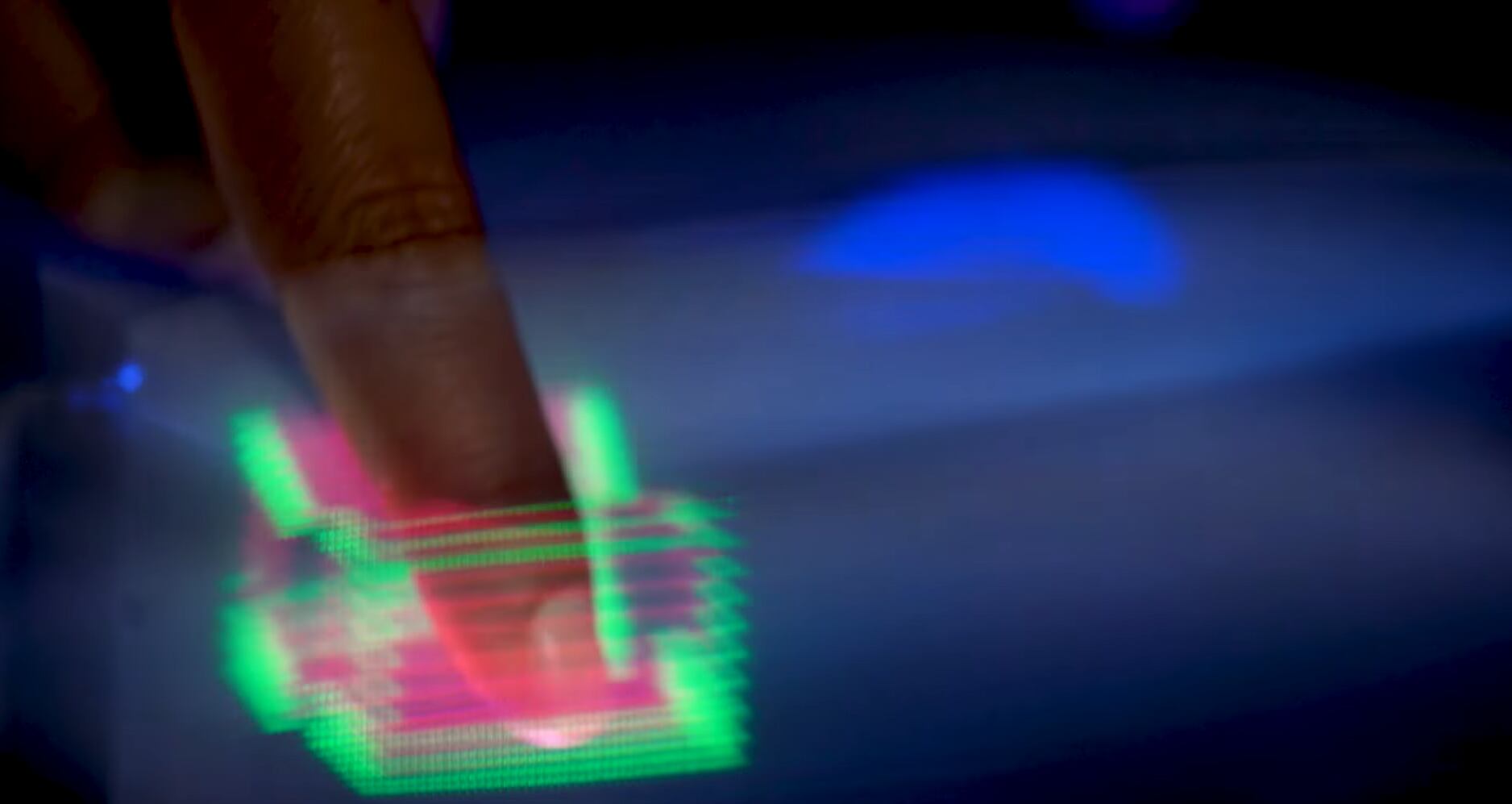 La ciencia hace posible manipular imágenes flotantes sin necesidad de contacto físico directo.