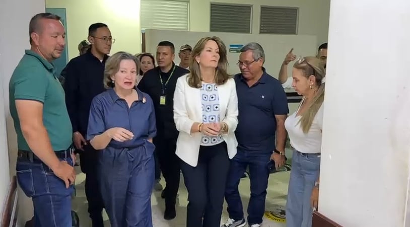 La ministra de Salud, Ana María Vesga, en compañía de la secretaria de Salud del Valle del Cauca, María Cristina Lesmes.