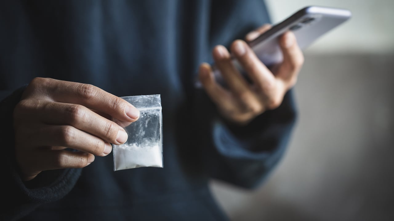 No basta con una charla ocasional sobre prevención. Las IPS y ARL pueden ser aliadas clave en este proceso, ofreciendo capacitaciones diseñadas para cada tipo de empresa y sector.