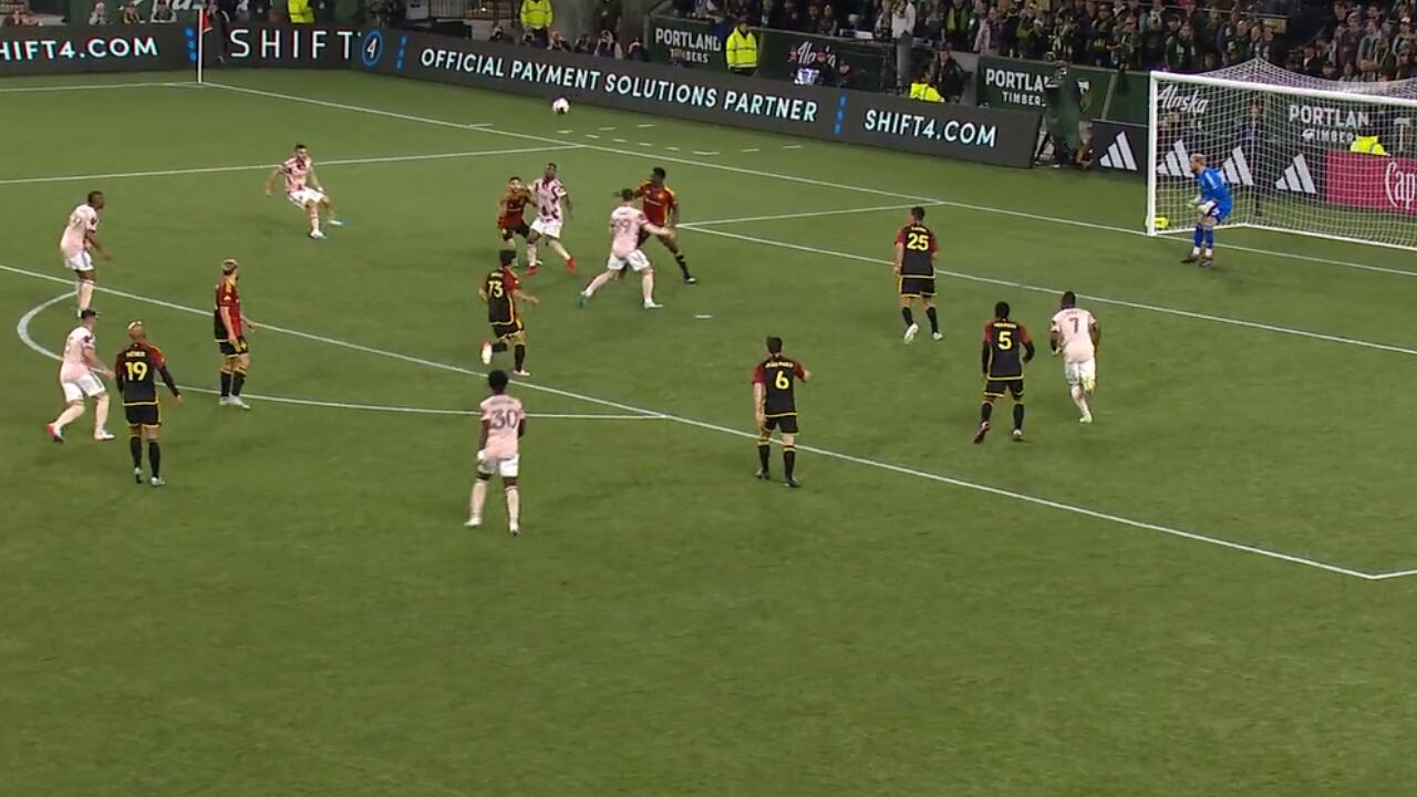 Asprilla marcó de chilena en la reciente victoria sobre Seattle Sounders