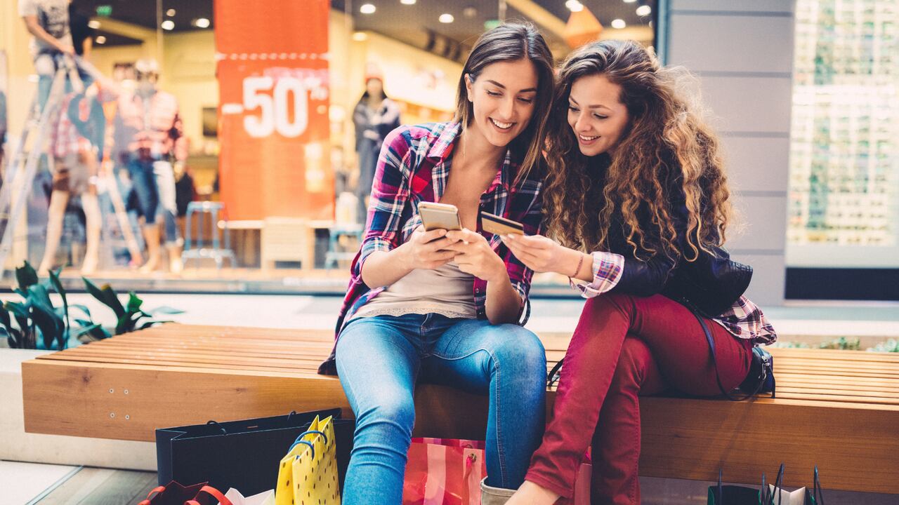 Los comerciantes están lanzando una serie de ofertas que alcanzan descuentos hasta del 70%, en diferentes artículos, sobre todo los más buscados durante el fin de año.