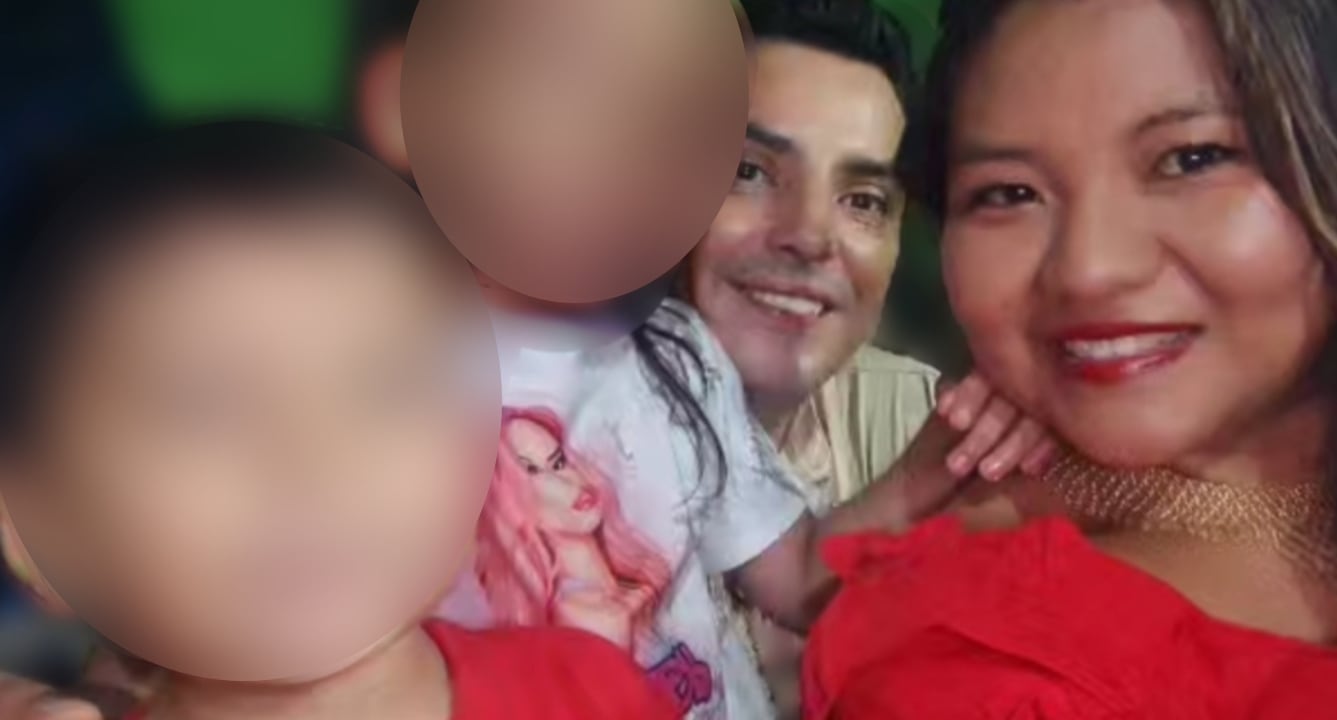 Estos son los dos pequeños junto a sus papás.