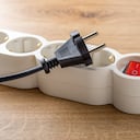 La recomendación principal para ahorrar luz es desconectar los electrodomésticos si no se están utilizando. Foto: Getty Images.