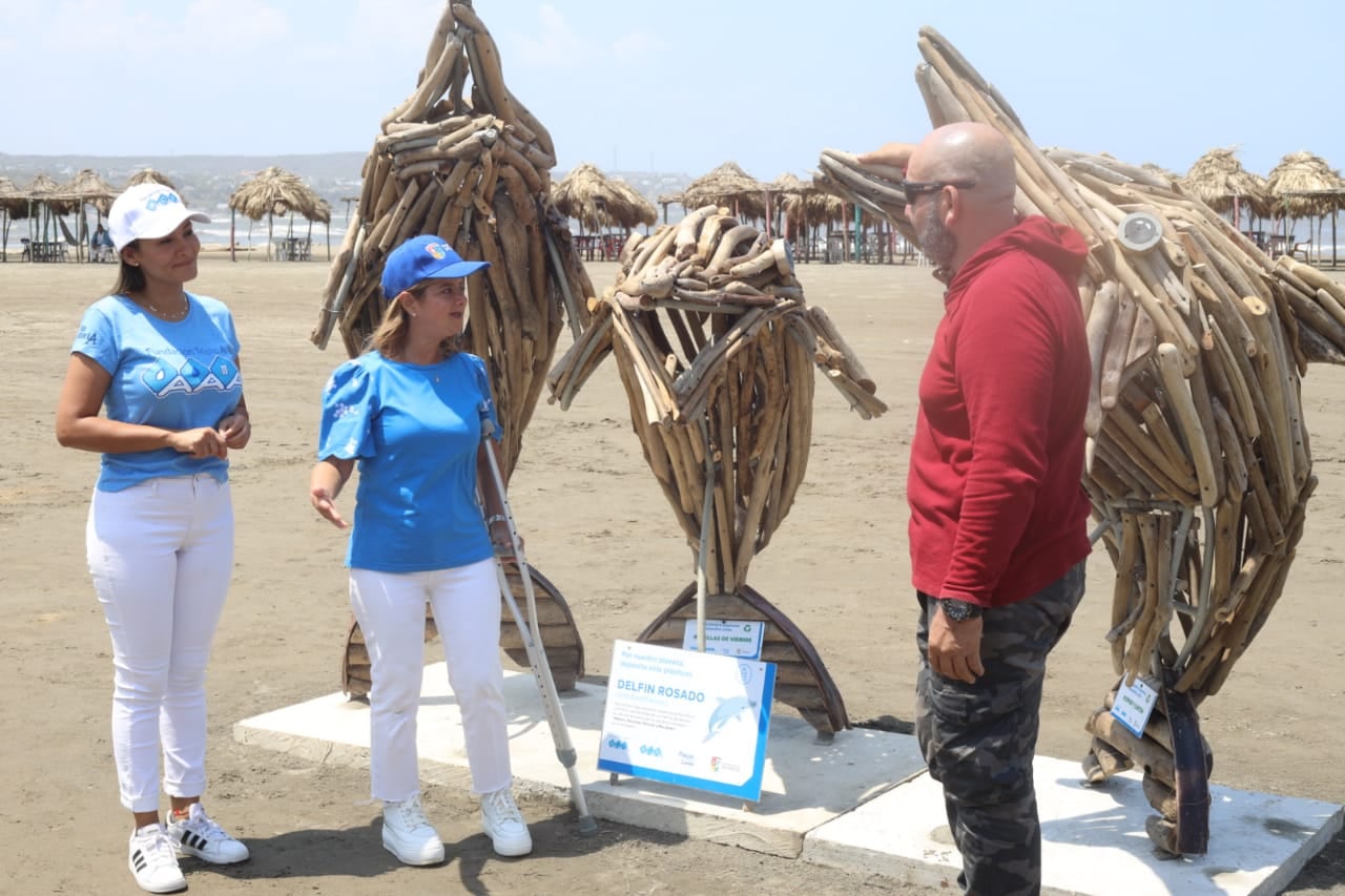 Las canecas tienen formas de peces