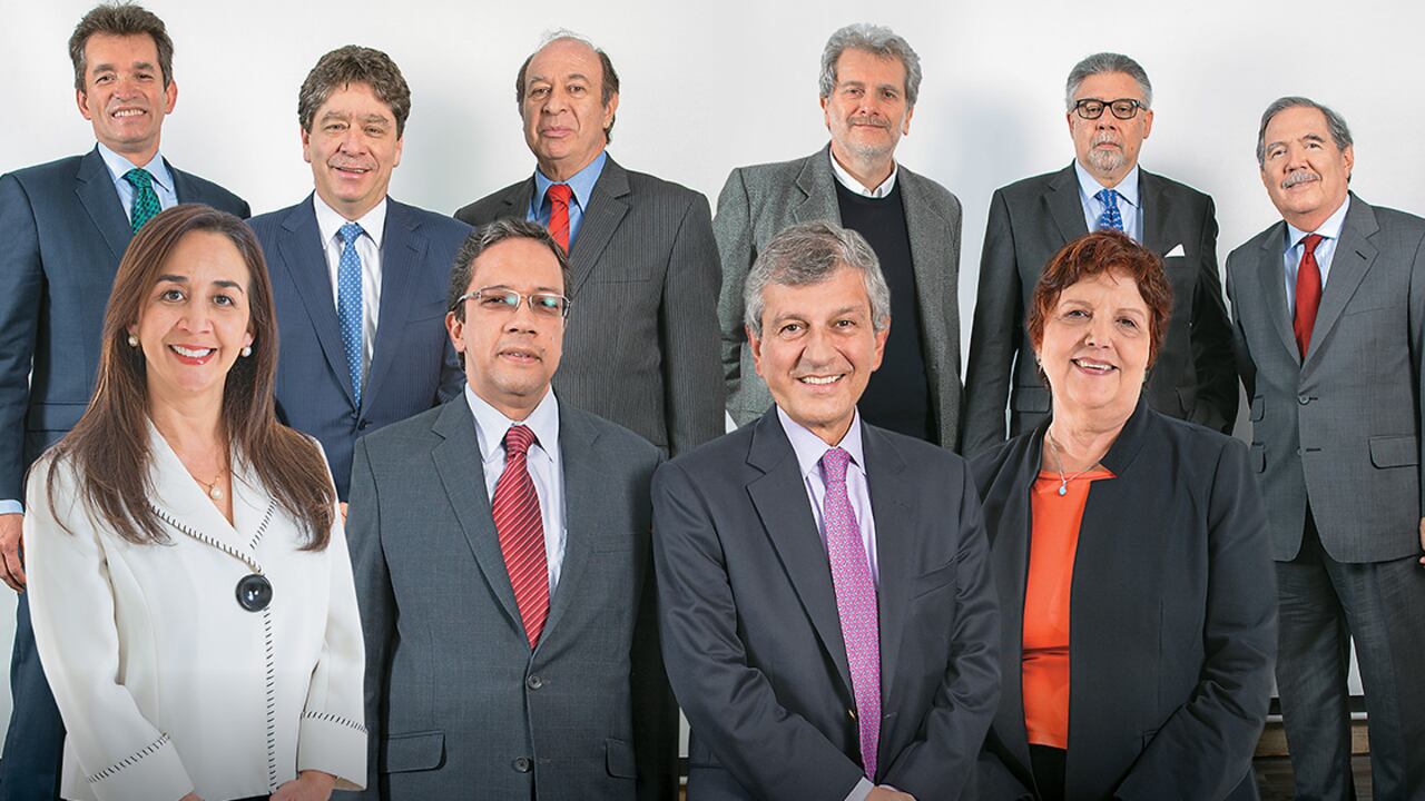 Arriba de izquierda a derecha: Javier Díaz (Analdex), Bruce Mac Master (ANDI), Carlos Garay (Acoplásticos), Santiago Montenegro (Asofondos), Rafael Mejía (SAC), Guillermo Botero (Fenalco). Abajo de izquierda a derecha: Sandra Forero (Camacol), Juan Carlos Rodríguez (Colfecar), Juan Martín Caicedo (CCI) y Stella Villegas (Asofiduciarias).